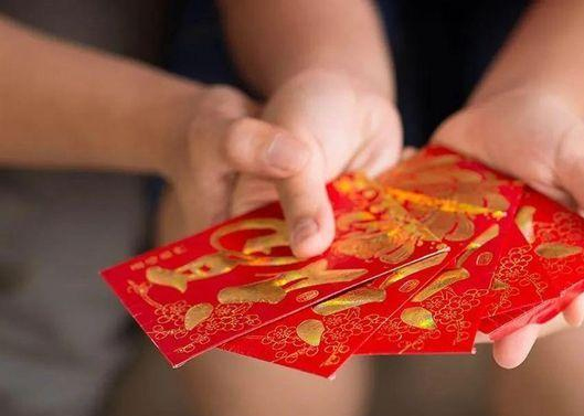 眷注员工怙恃，，，为员工怙恃设置眷注金制度